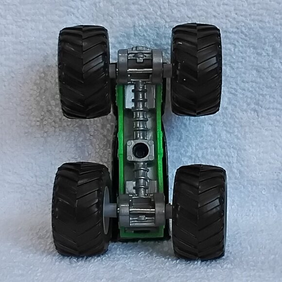 2012 Mattel Monster Jam Grave Digger 1:64 Monster Truck Hot Wheel!! - Picture 3 of 3